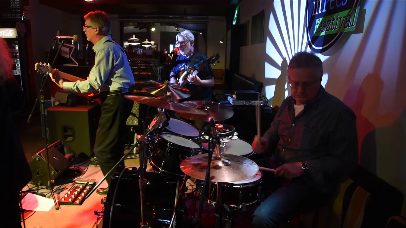 Lazítást követelnek a zenészek