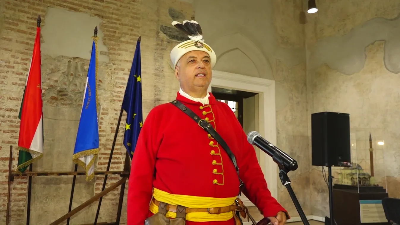 A Szigeti veszedelem című 1566 négysoros eposzt 1566-an olvasták fel