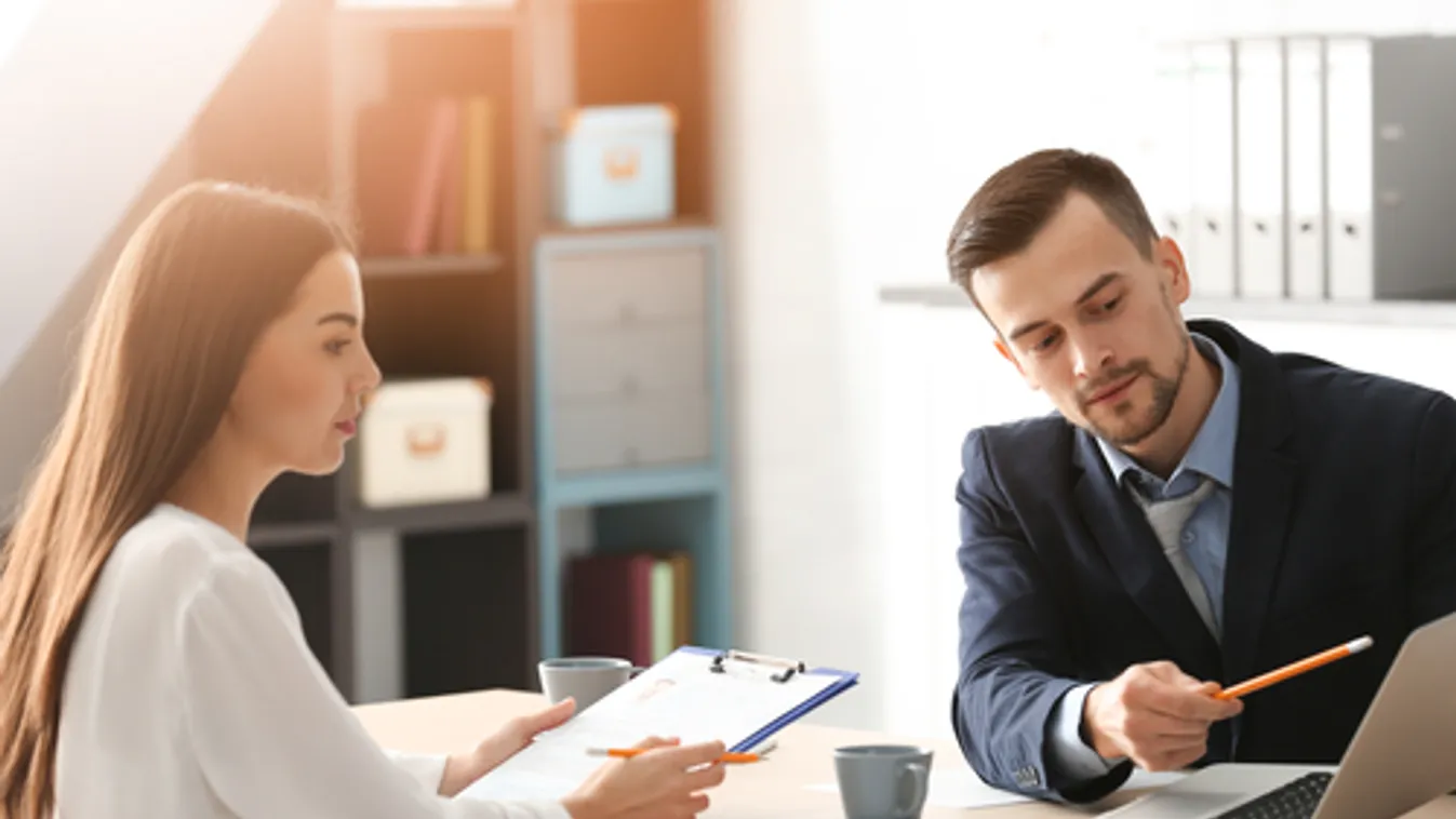 Egyre több cég szünetelteti a személyes ügyintézést