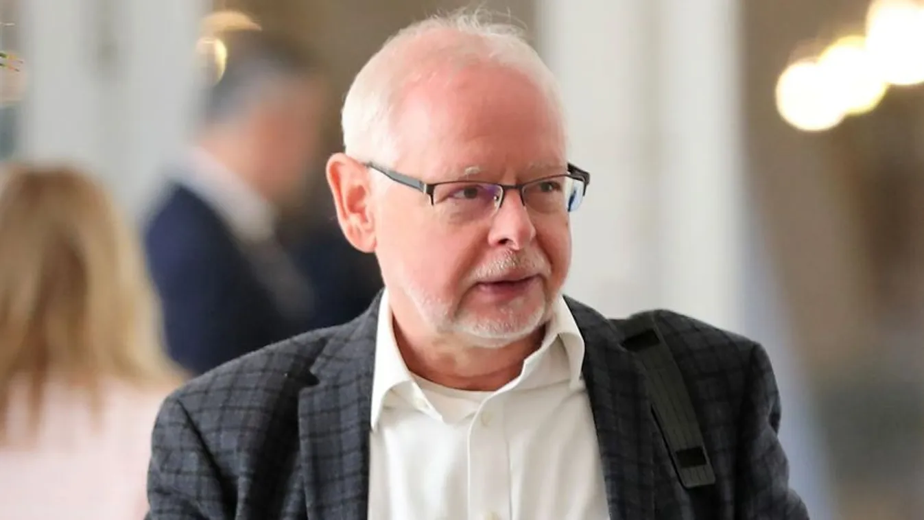 Karácsony egyedül dönt a 23 milliárdról