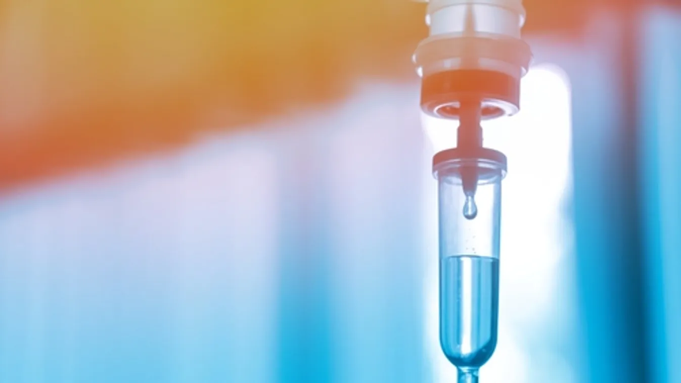 Ollóval állt bosszút a takaró alatt férjén a nő