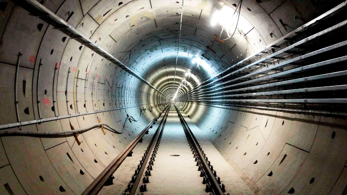 Hónapok óta ázik és mállik a Gellért téri négyesmetró-állomás