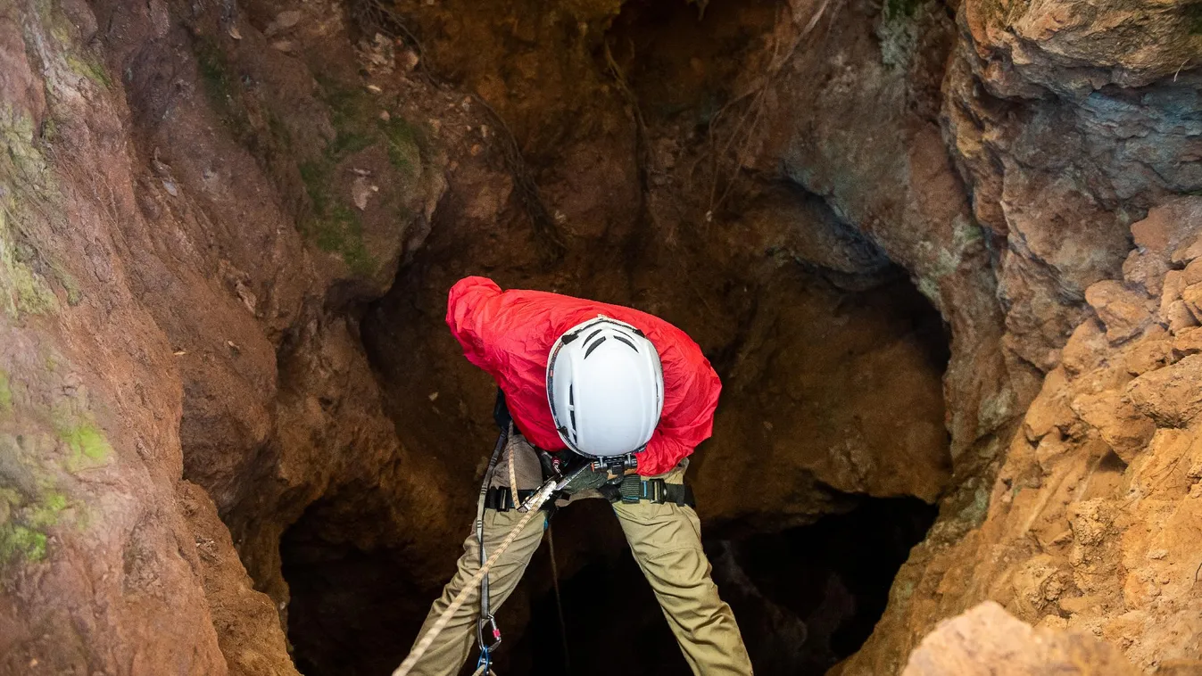 Harminc óra után sikerült kimenteni egy barlangászt Szlovéniában