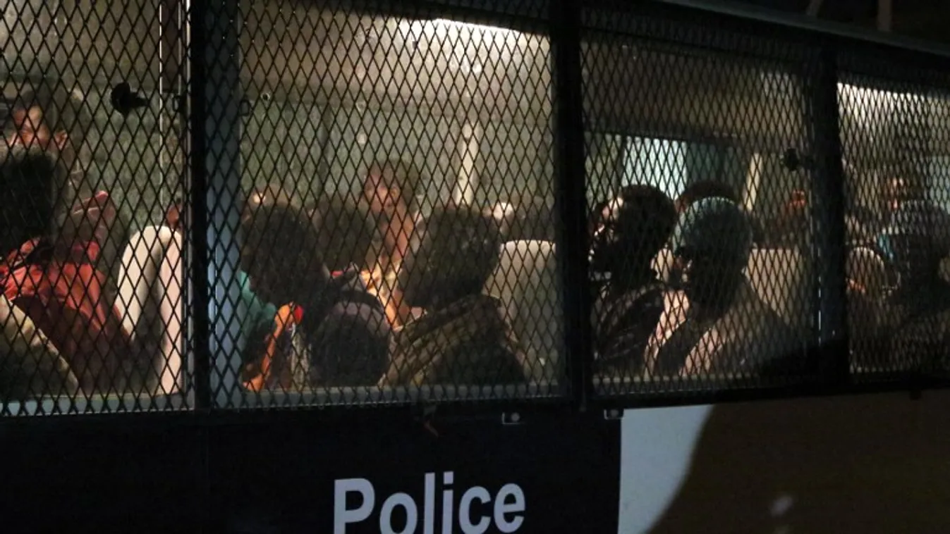 Olaszországba tartottak, letartóztatták őket