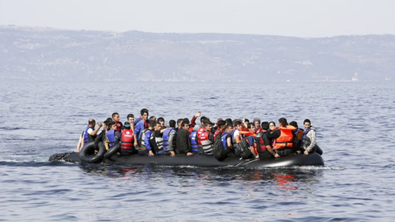 Felborult egy migránsokkal teli hajó a törökországi Van-tavon