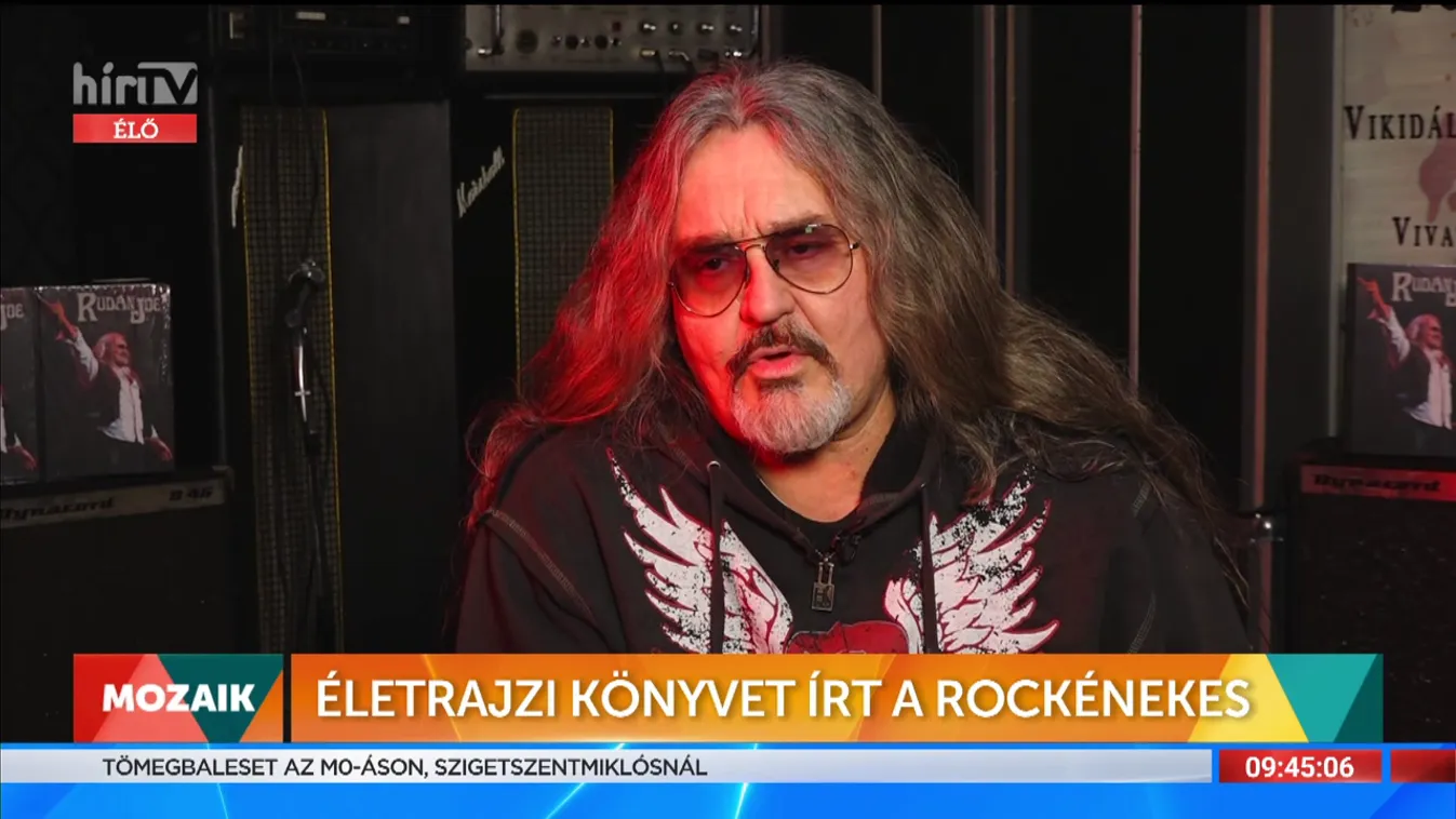 Mozaik - Életrajzi könyvet írt a rockénekes
