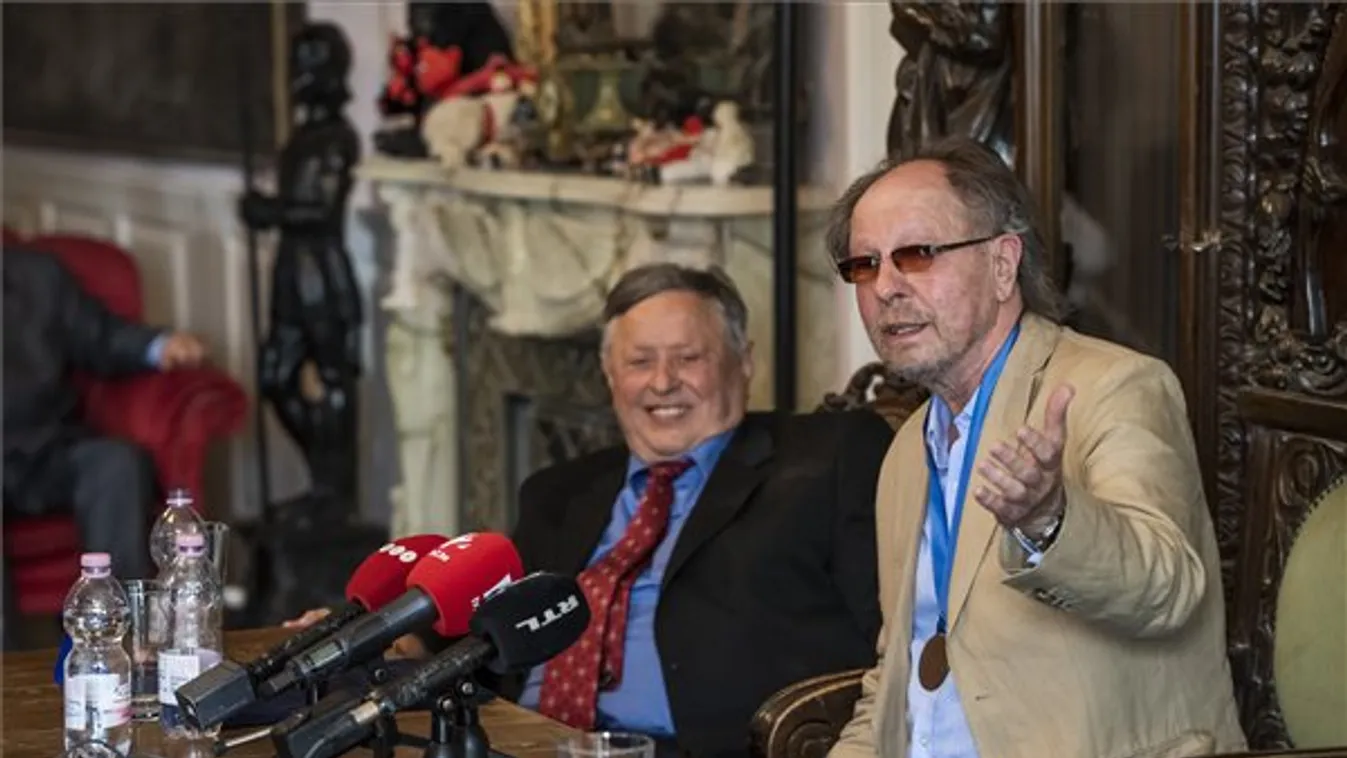 Emberi Méltóságért kitüntetésben részesült Balázs Fecó