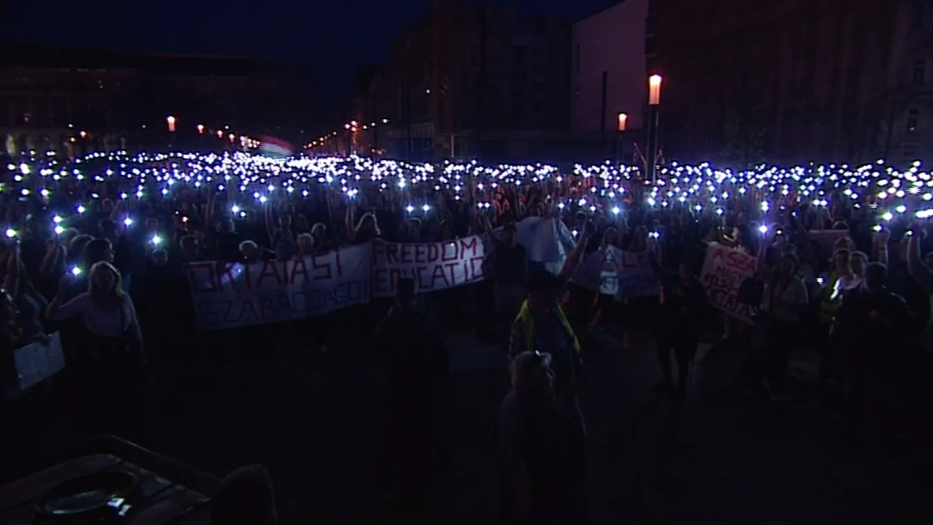 Ezrek tiltakoztak a CEU ellehetetlenítése ellen