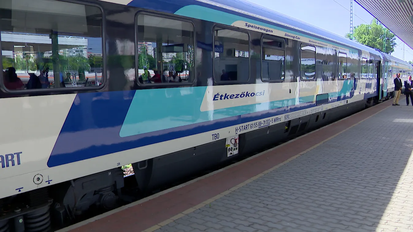 Bemutatták az új Balaton-intercity vonatot