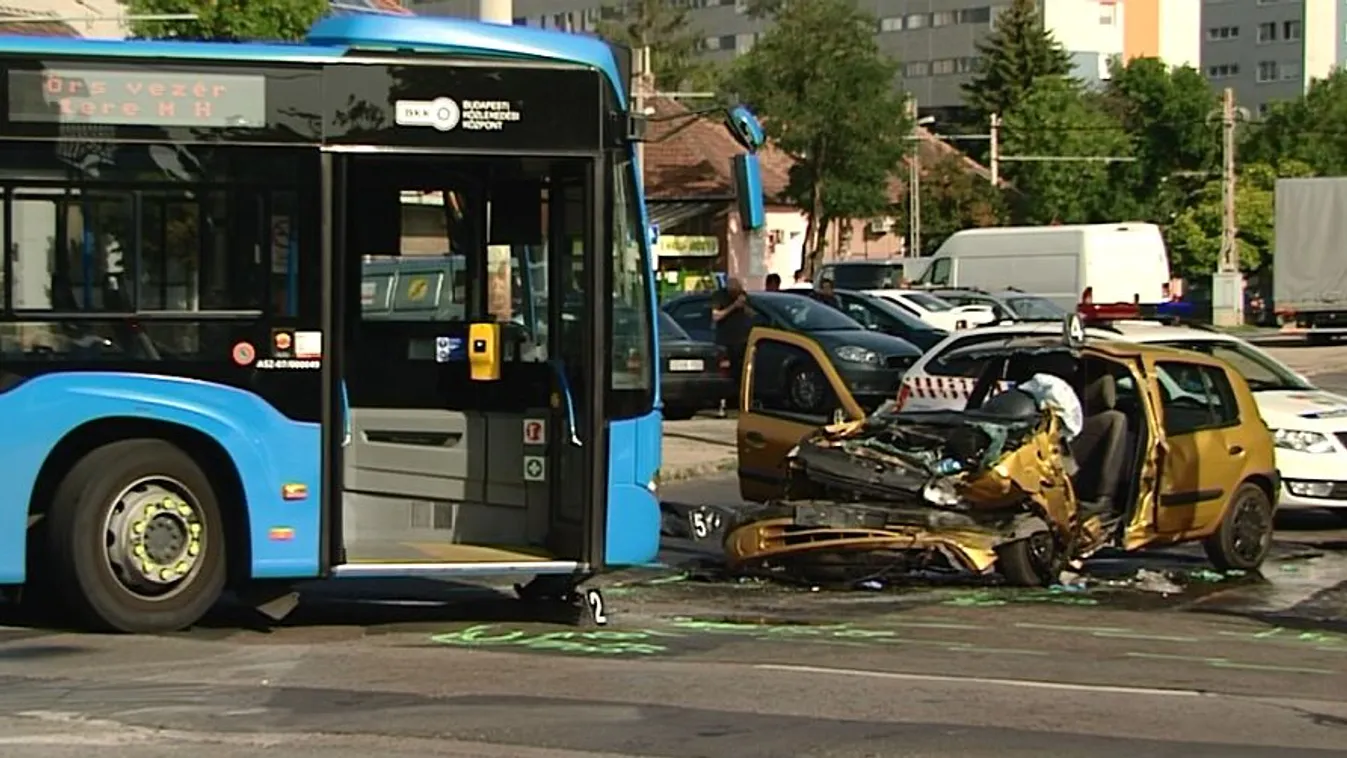 Átment a piroson, majd busznak ütközött