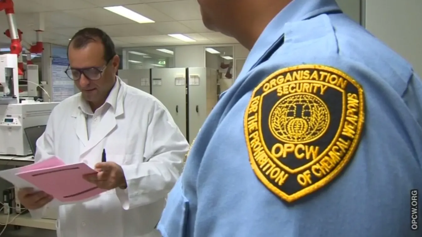 Kiutasítottak négy orosz kémet Hollandiából