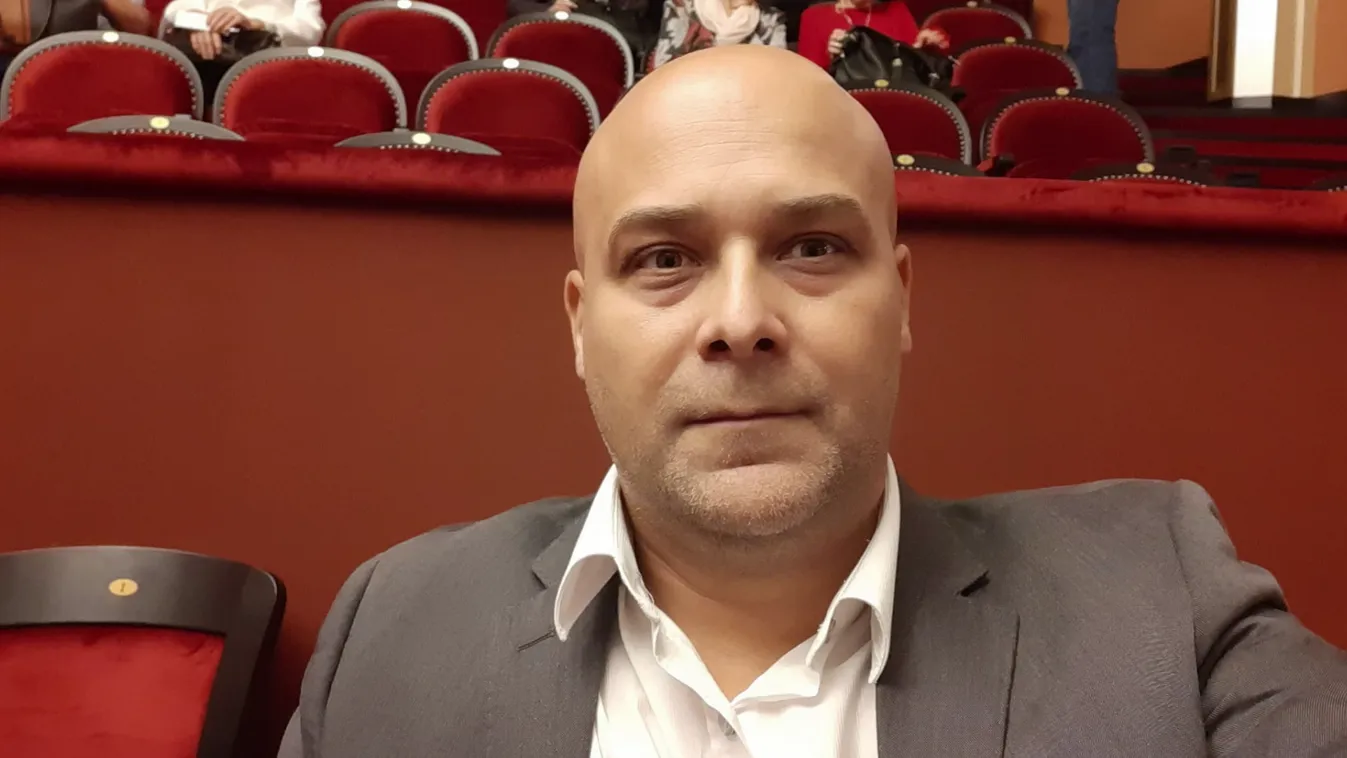 Harc indult a politikusokért a Momentum és a DK között