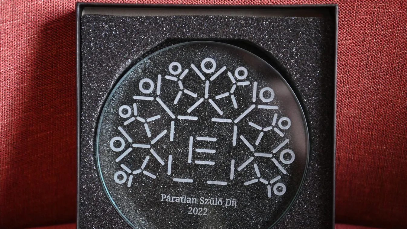 Átadták a Páratlan szülő díjakat az Egyszülős Központban