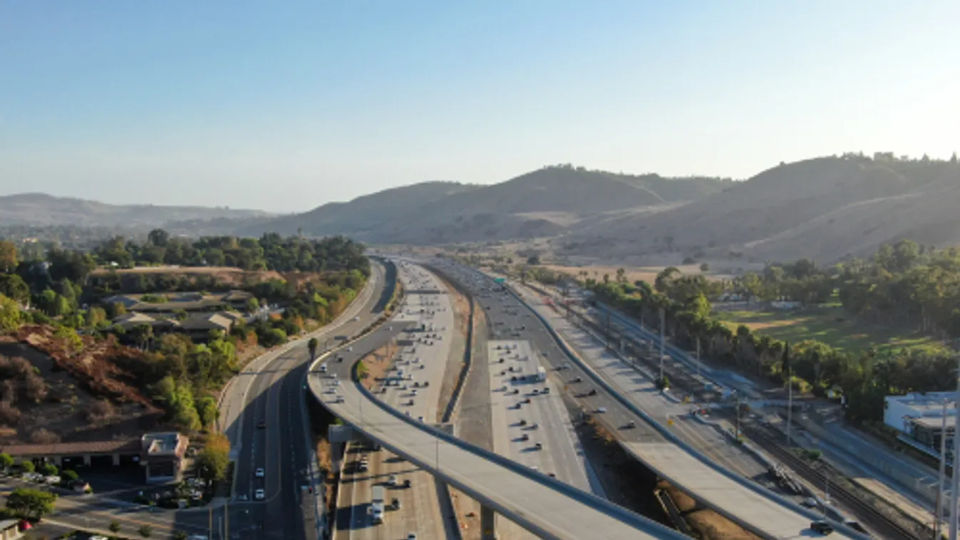 Leomlott egy autópályahíd Észak-Olaszországban