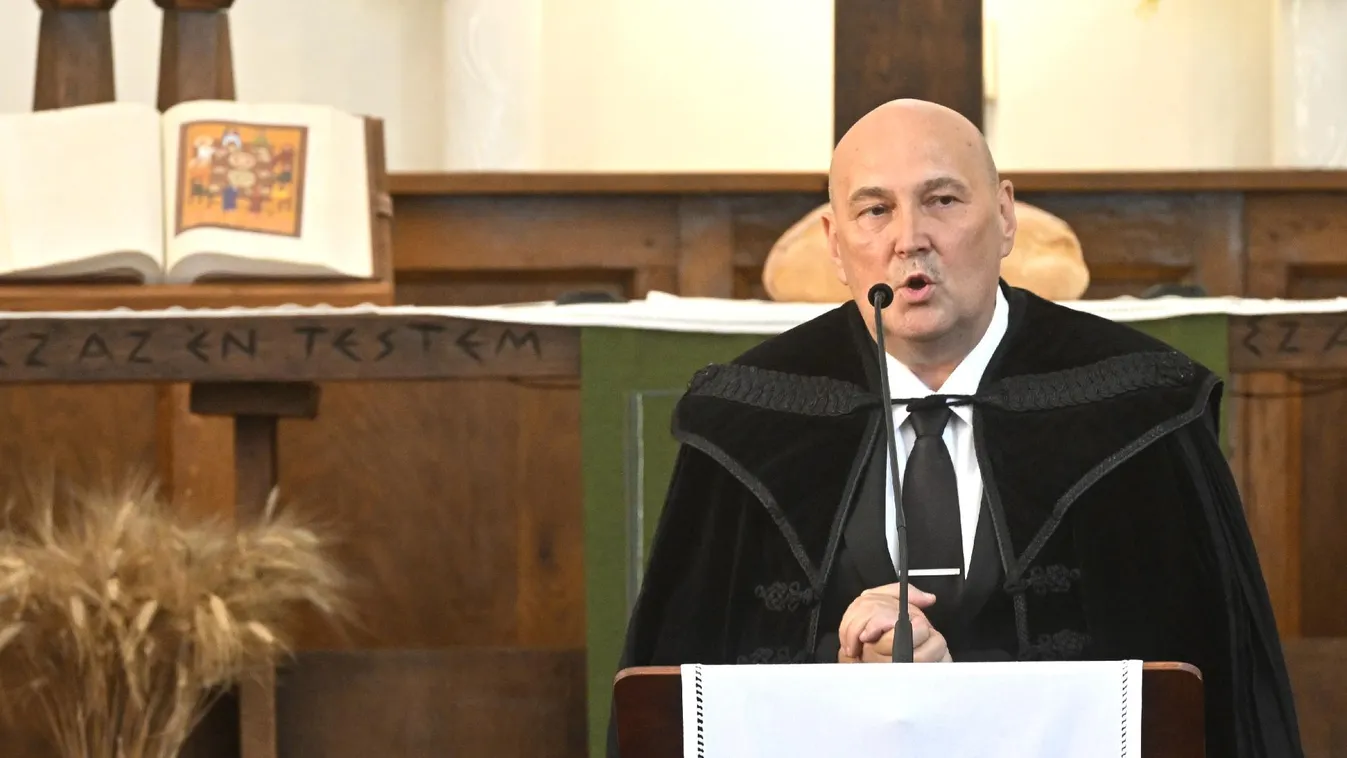 Steinbach József: az elmúlt év megrendítette, megrázta és bűnbánatra, önvizsgálatra indította a reformátusokat