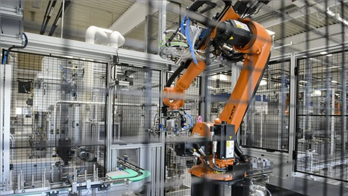 Új csarnokot avattak a NIDEC berceli gyárában