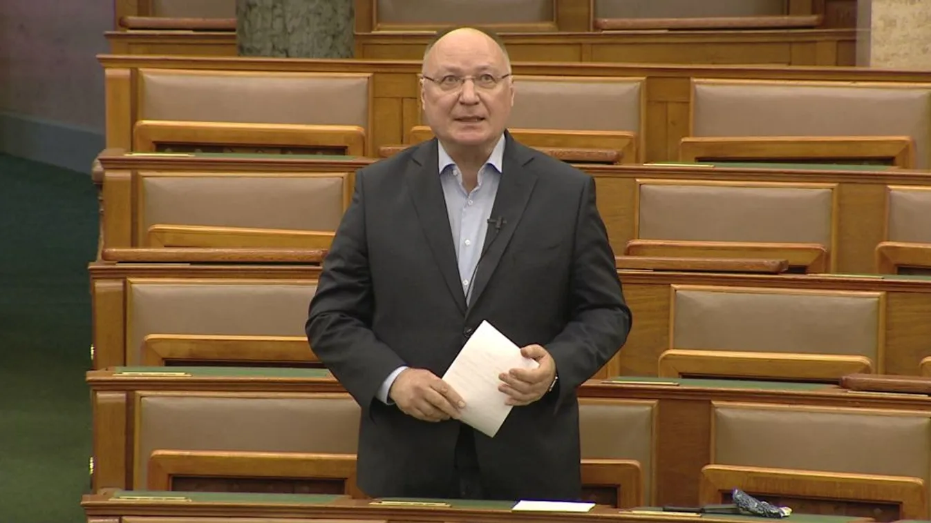 A kínaiakat gúnyolta a Párbeszéd politikusa