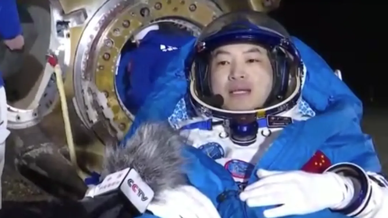 Fél év után visszatértek a Földre