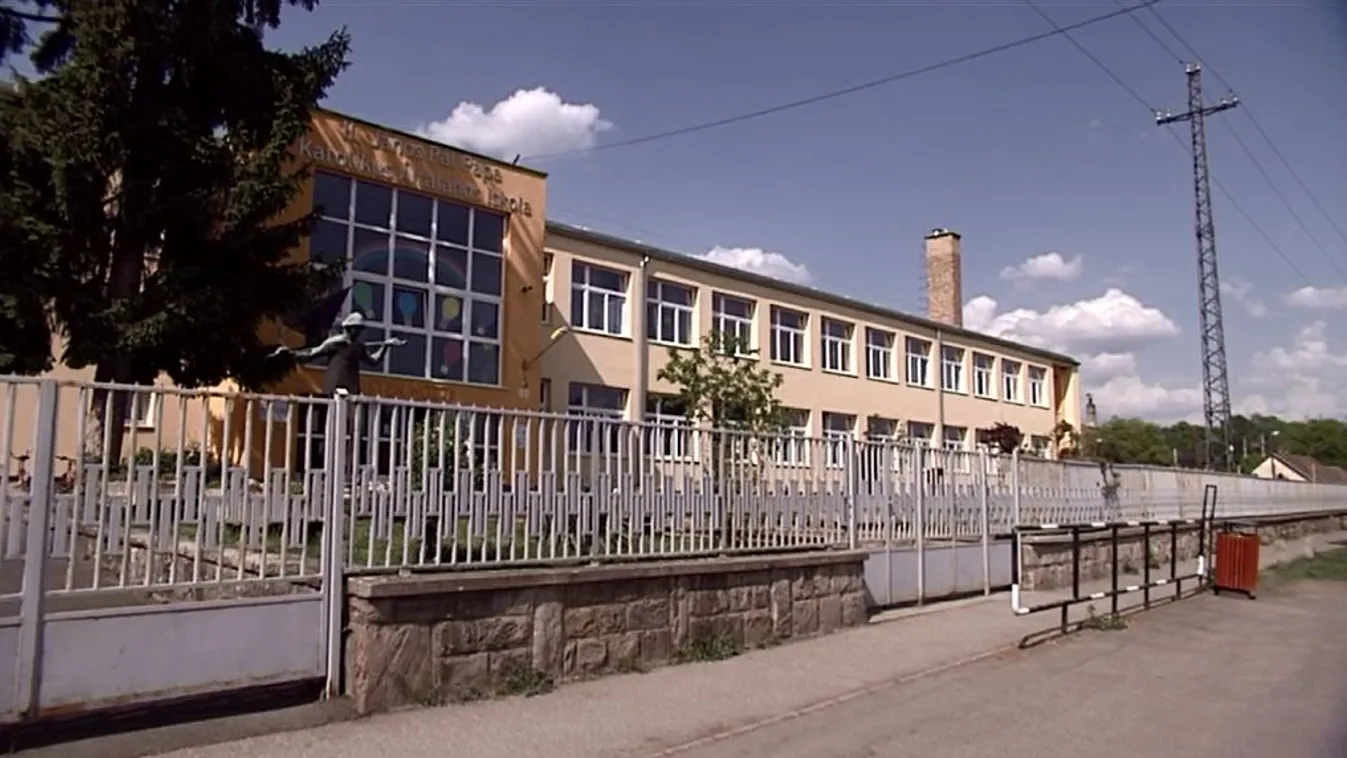 Lakat kerül az iskolára, ingázásra kényszerülnek a diákok