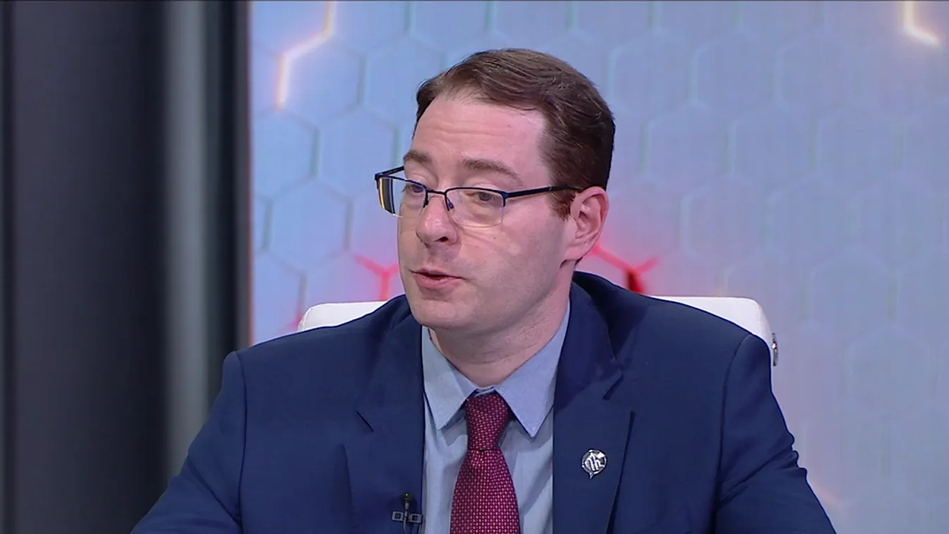 Az amerikai védelmi miniszter hadat üzent az elhízott katonai vezetőknek + videó