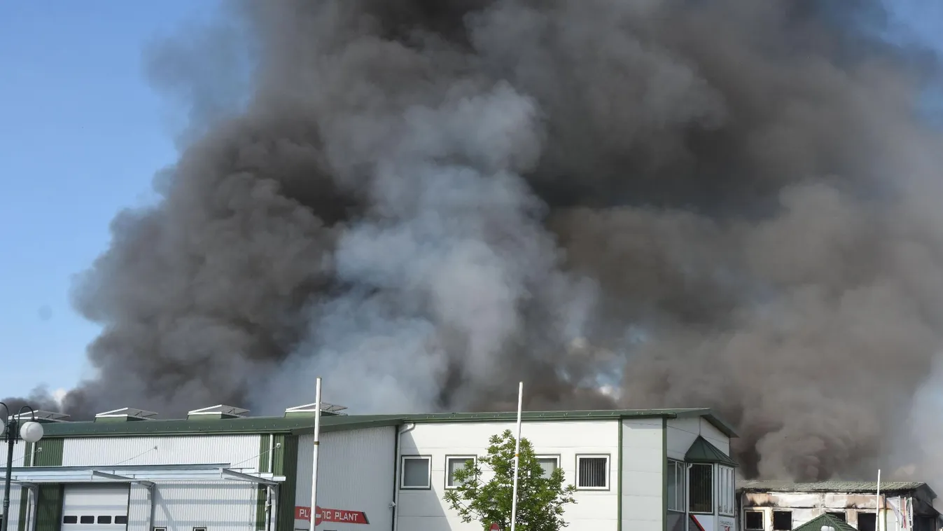Eloltották a jászladányi gumi- és műanyaggyártó üzemben keletkezett tüzet