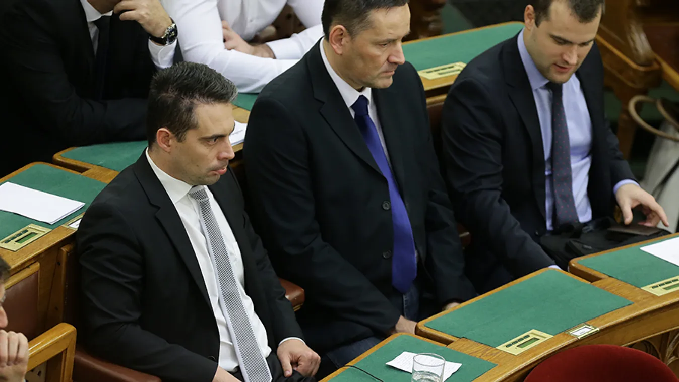 Kétharmados többséghez köthetik a menekültügyet