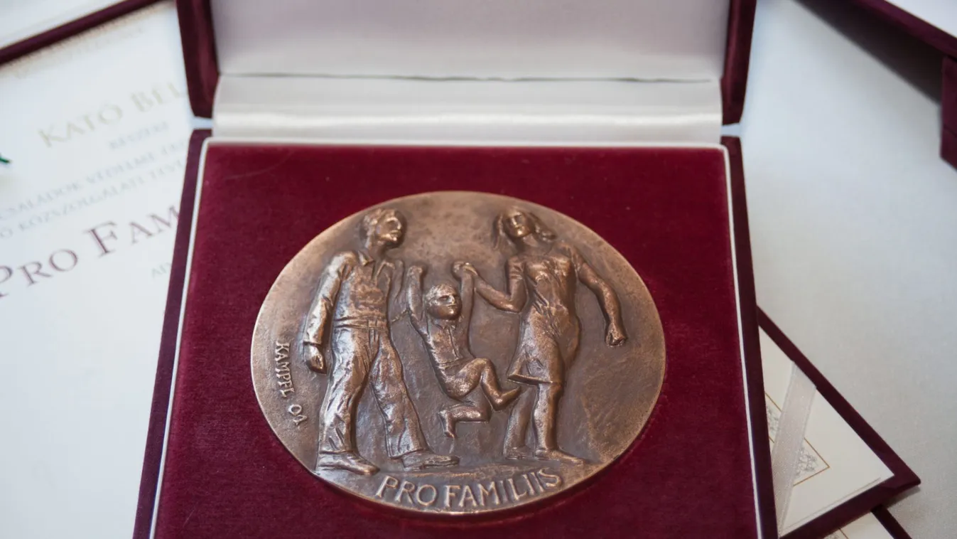 Elismeréseket adtak át a Demográfiai Csúcson