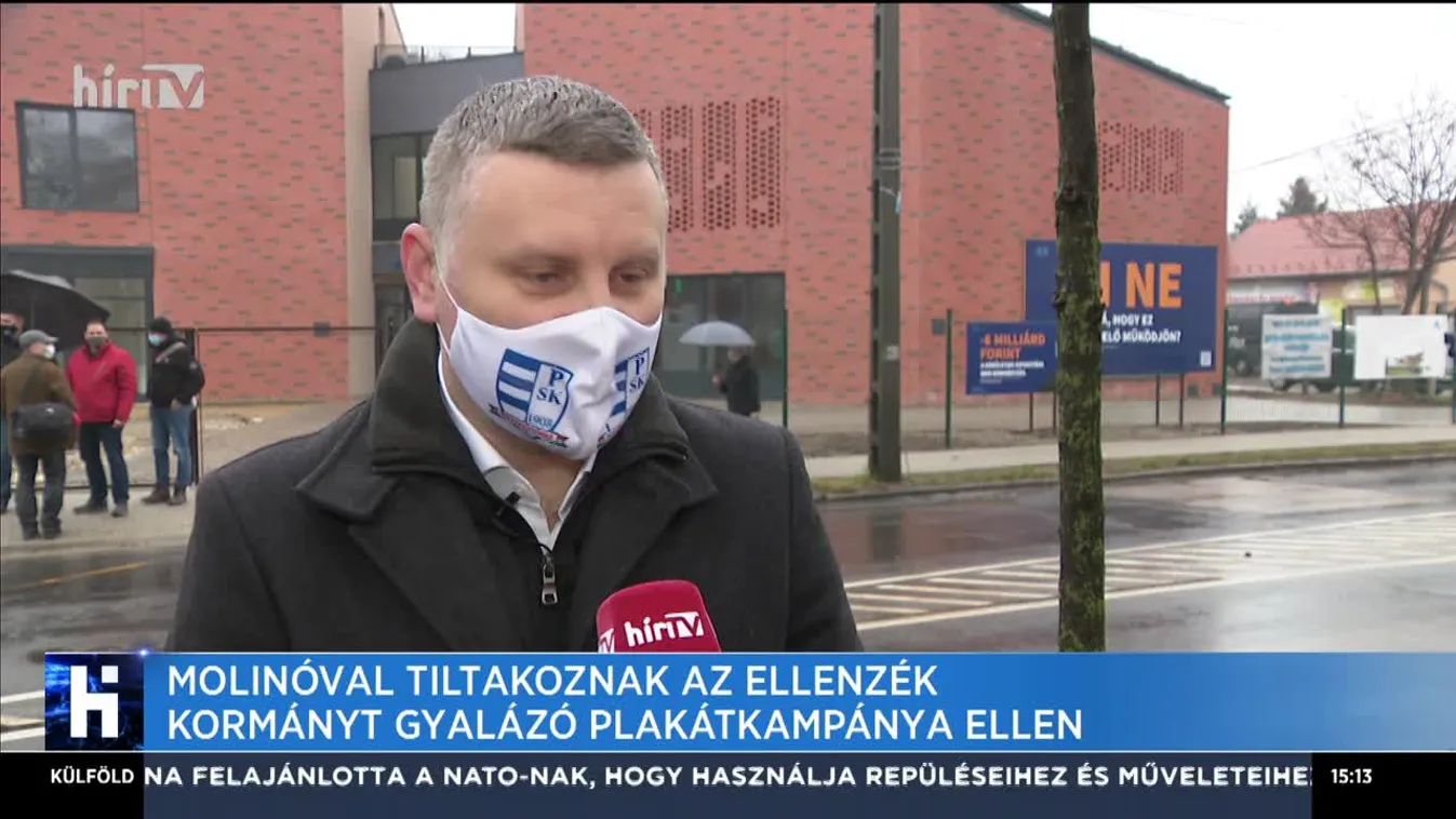 Molinóval tiltakoznak az ellenzék kormányt gyalázó plakátkampánya ellen