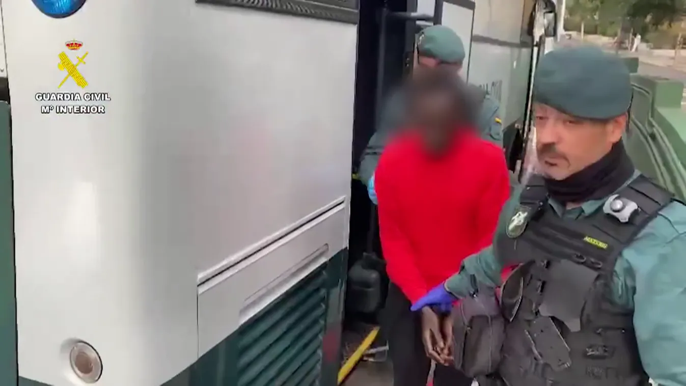 Az illegális migráció súlyos következményeire figyelmeztető plakátok lepték el a baszkföldi Vitoria utcáit + videó