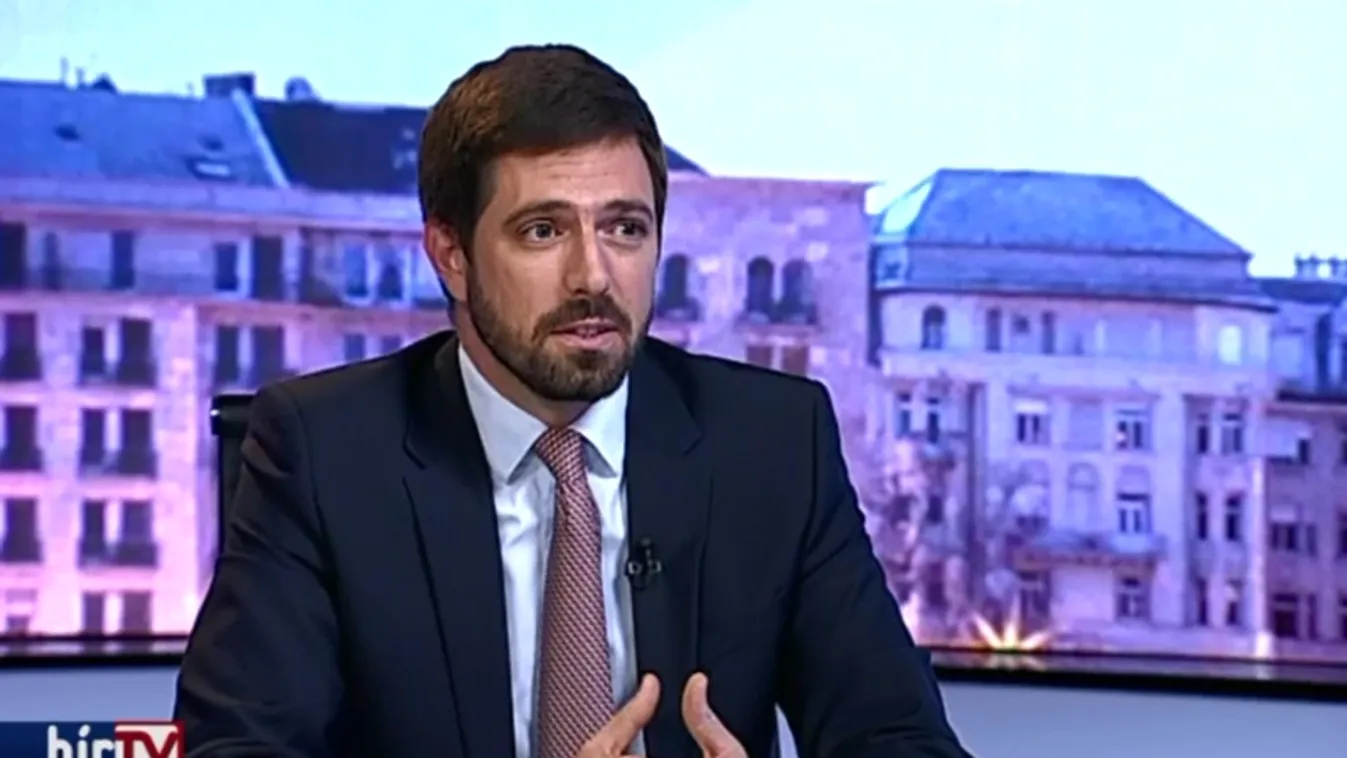 Körmönfont módon akarja Ukrajna megvédeni a kárpátaljai magyarokat