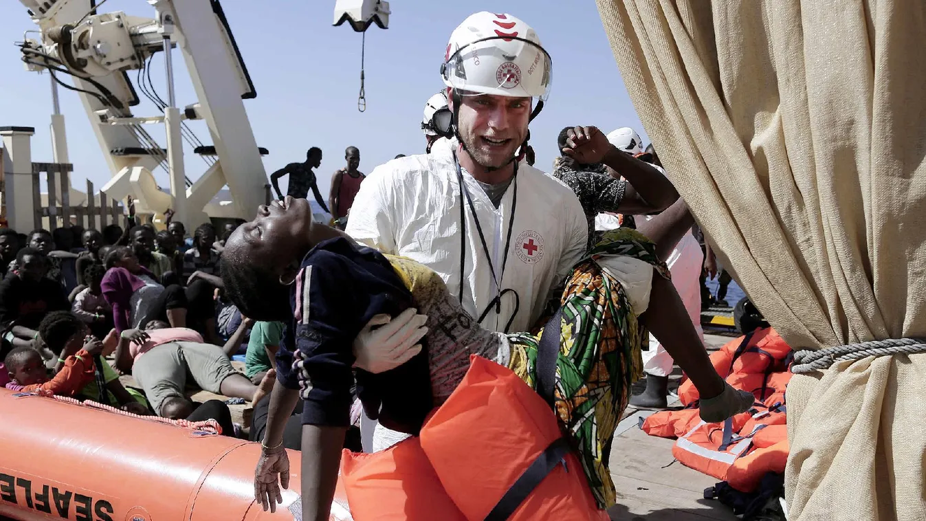 Elsikkasztották a Vöröskereszt ebola elleni harcra szánt pénzét