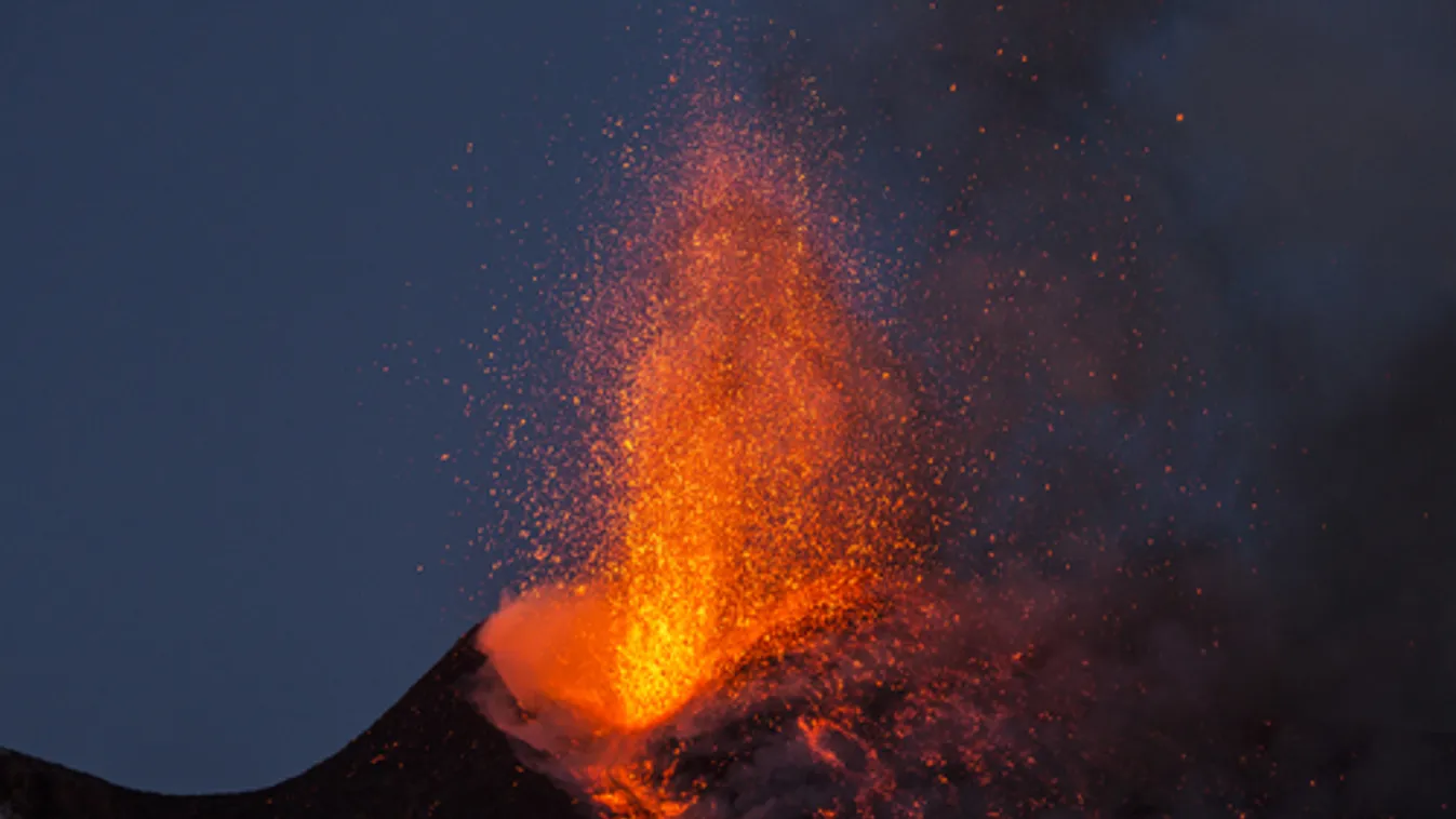 Láva tört fel a Taal tűzhányóból a Fülöp-szigeteken