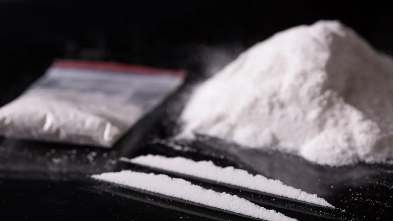 Két és fél kilogramm kokain volt egy balesetet szenvedő motoros hátizsákjában