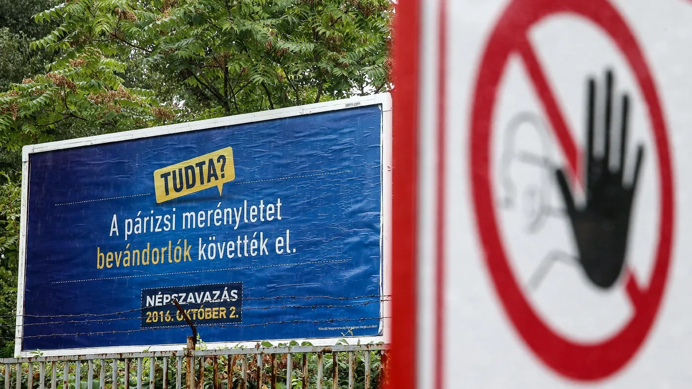 A Fidesz-közeli cégeké minden plakáthely decemberig