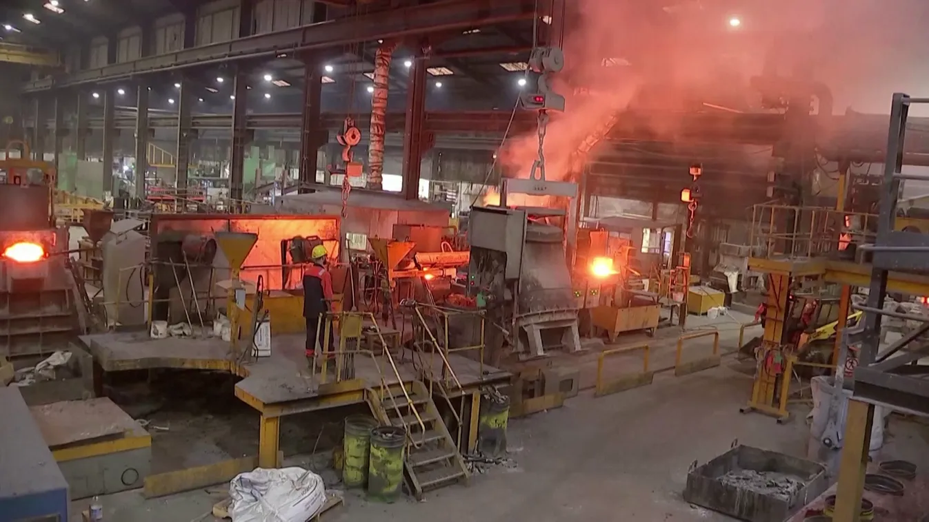 A kormány folyamatosan vizsgálja, hogy lehetne megmenteni a Dunaferrt