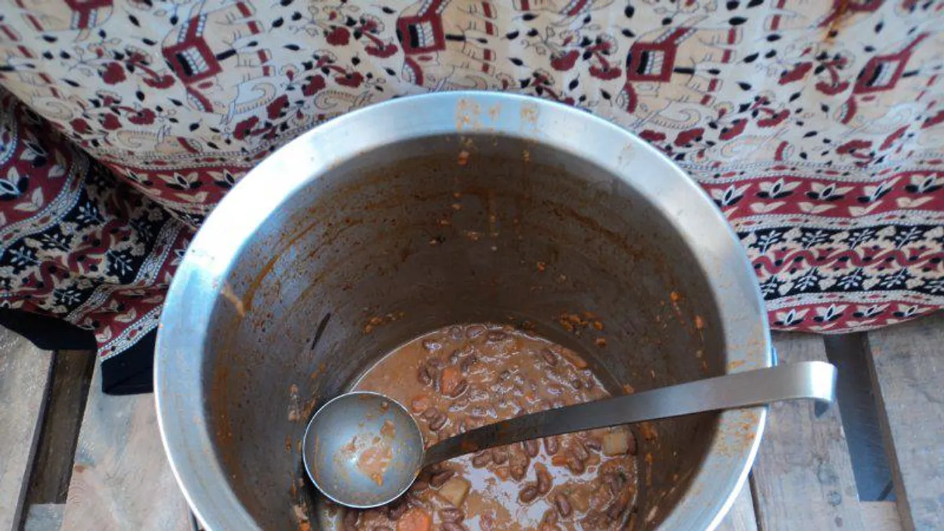 Az Emmi tagadja, hogy korlátozná az ételosztást