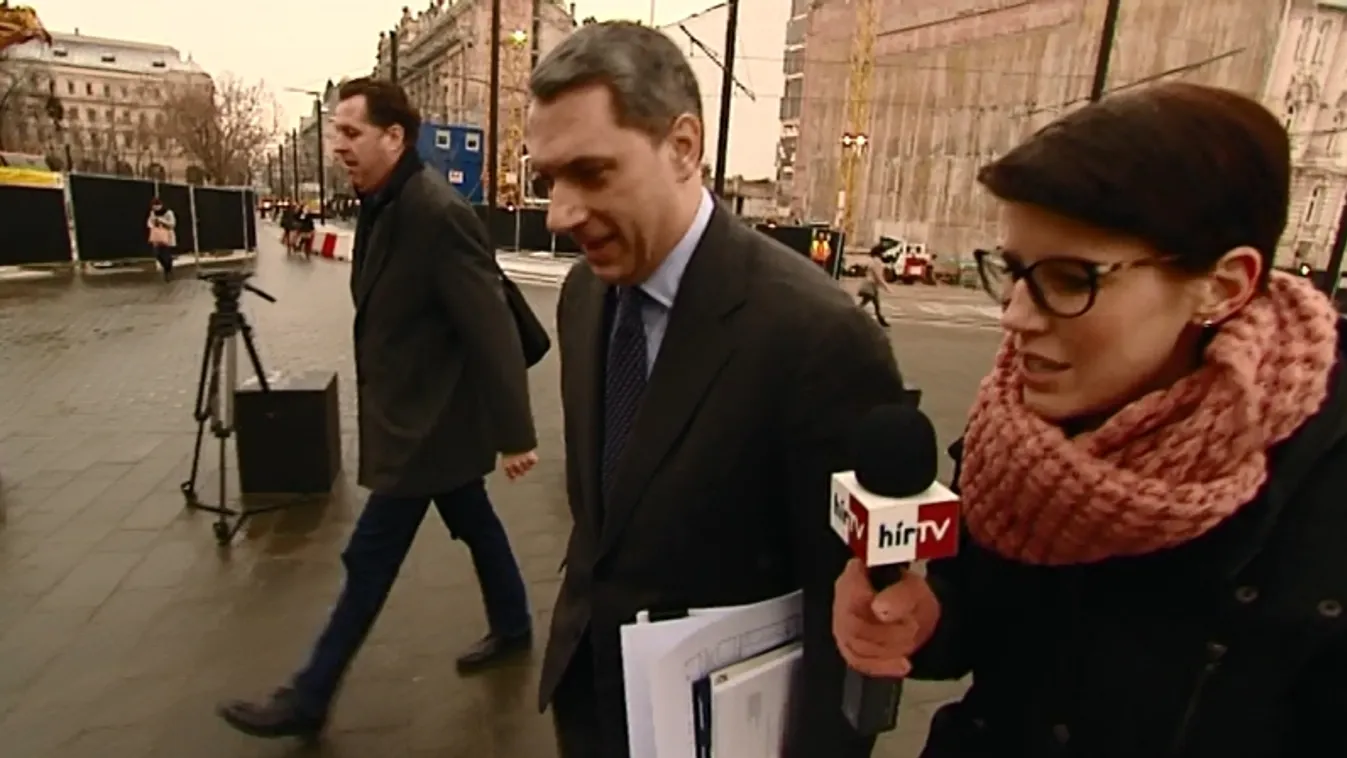 Lázár: Magukat ilyen korán kiküldte Simicska úr?