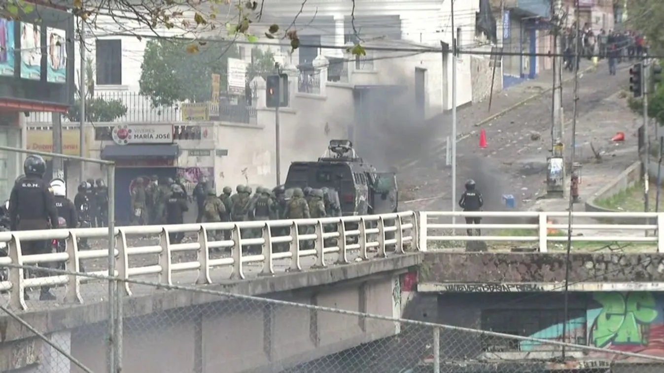 Éjszakai kijárási tilalmat rendelt el az ecuadori elnök állami épületeknél