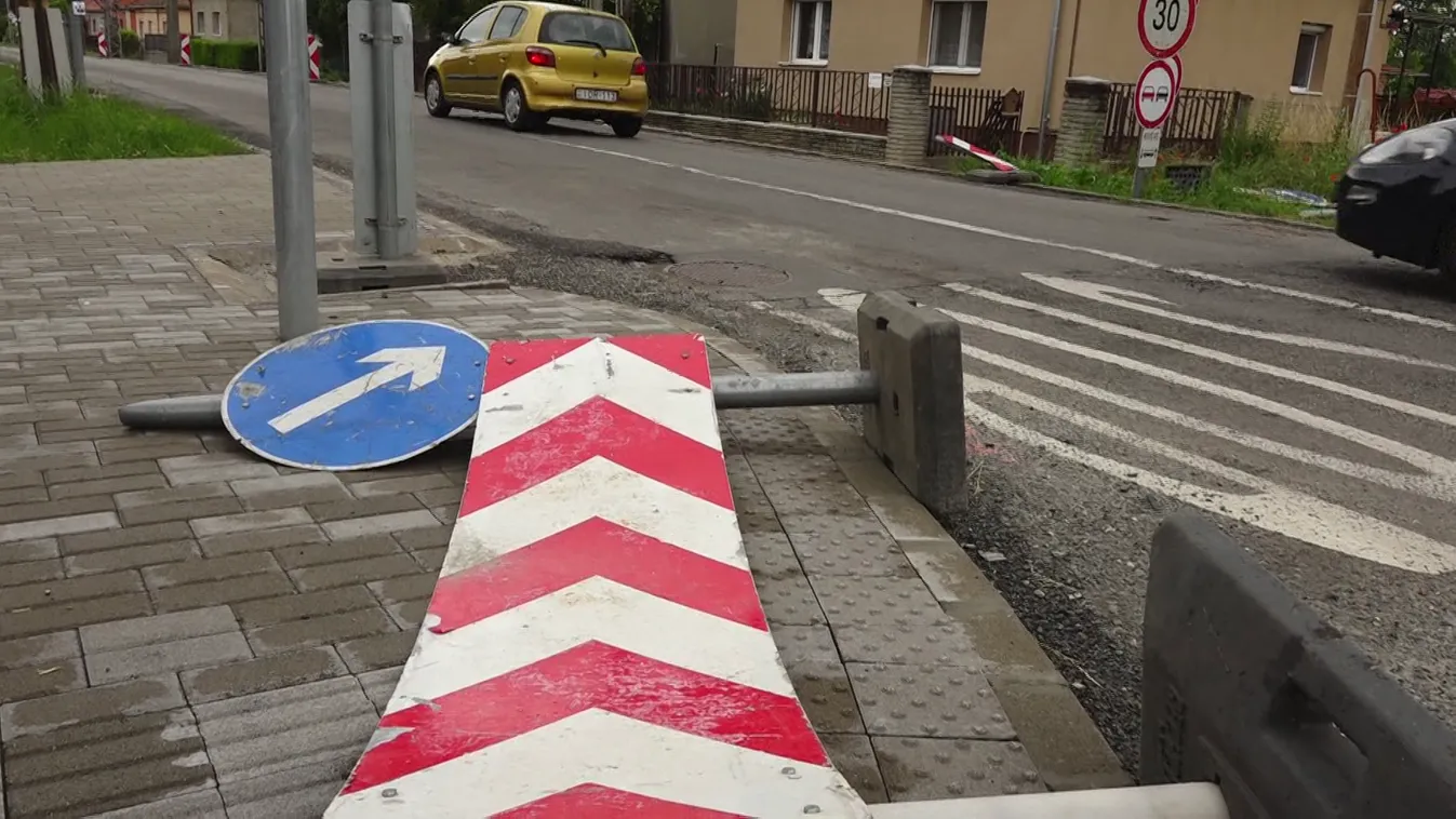 A pécsi beruházás másfél éve indult, azóta háromszor módosították a határidőt + videó