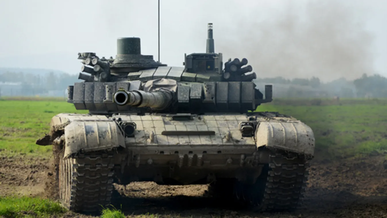 Megérkezett Tatára az utolsó két Leopard 2A4 harckocsi