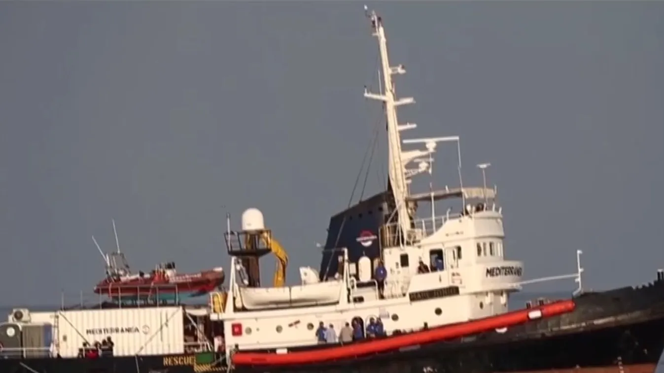 Hadat üzent a segélyszervezetek hajóinak az olasz kormány  + videó