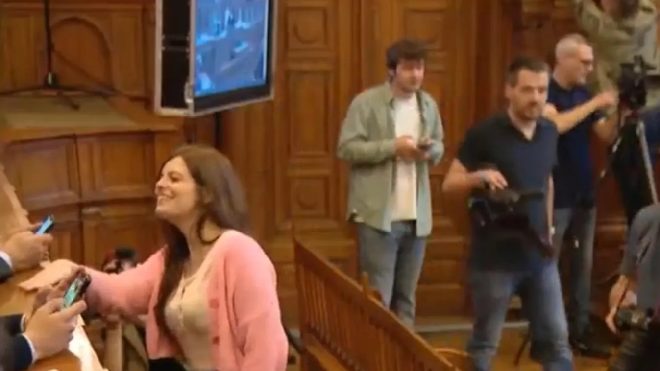 Ilaria Salis házi őrizetbe helyezése miatt ünnepelnek az olasz baloldali politikusok + videó