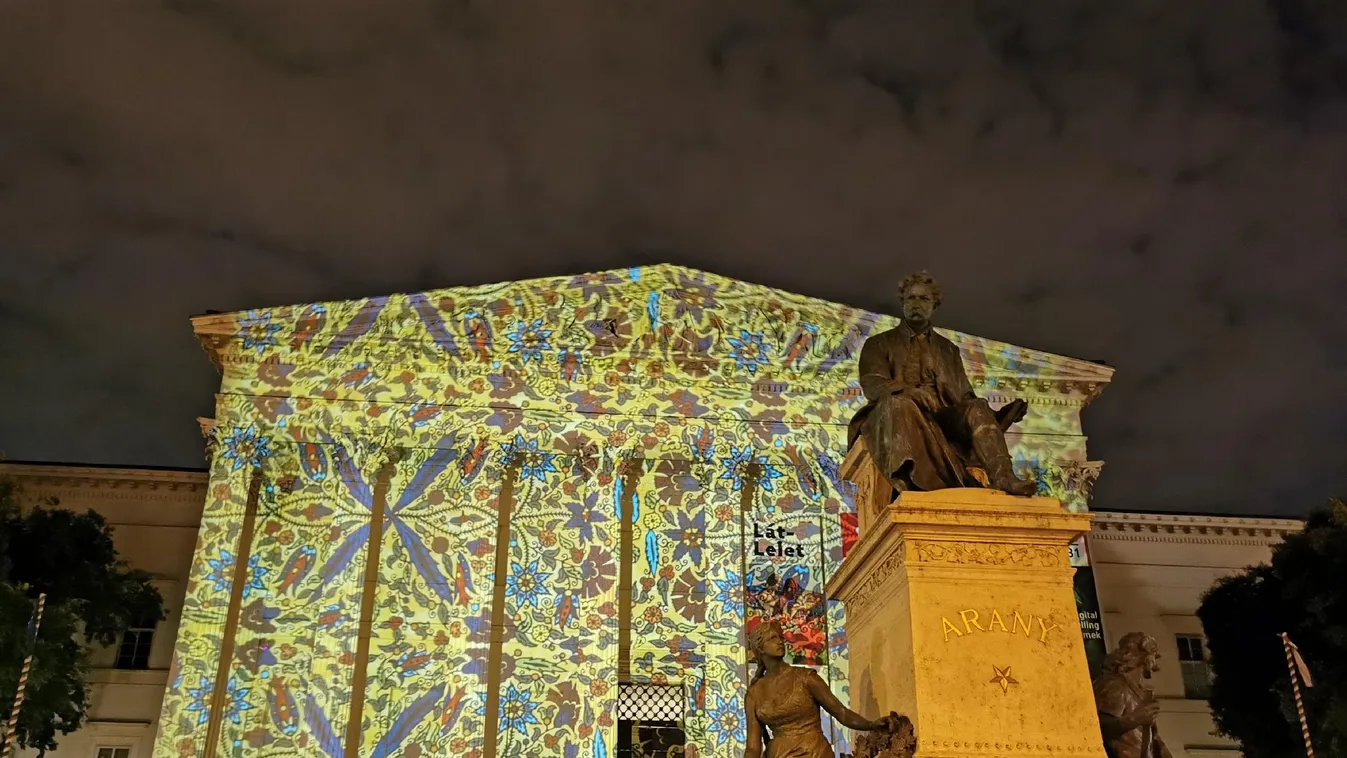 Miért van kivilágítva a Nemzeti Múzeum?