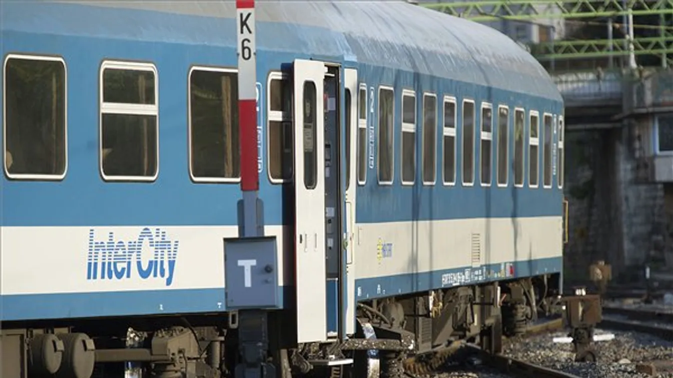 Kisiklott több vagon a Déliben