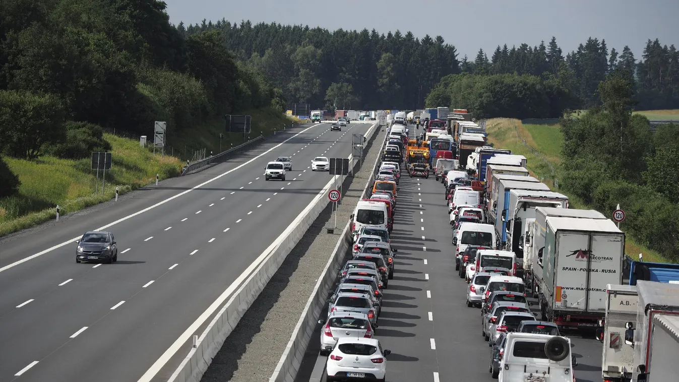 Már decemberben beszerezhetők lesznek a jövő évi autópálya-matricák