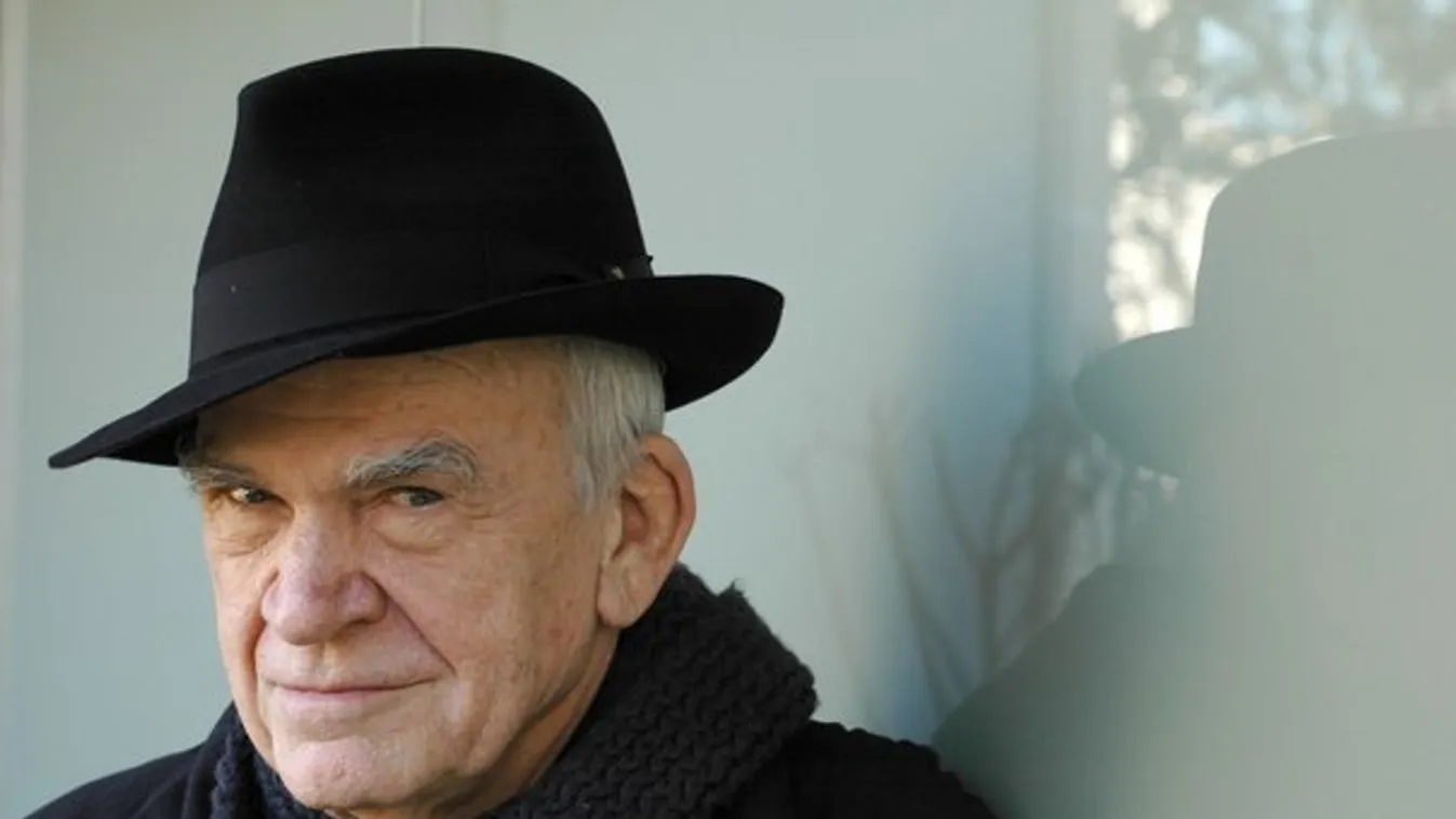 Megérkeztek Brünnbe a Milan Kundera és neje hamvait tartalmazó urnák