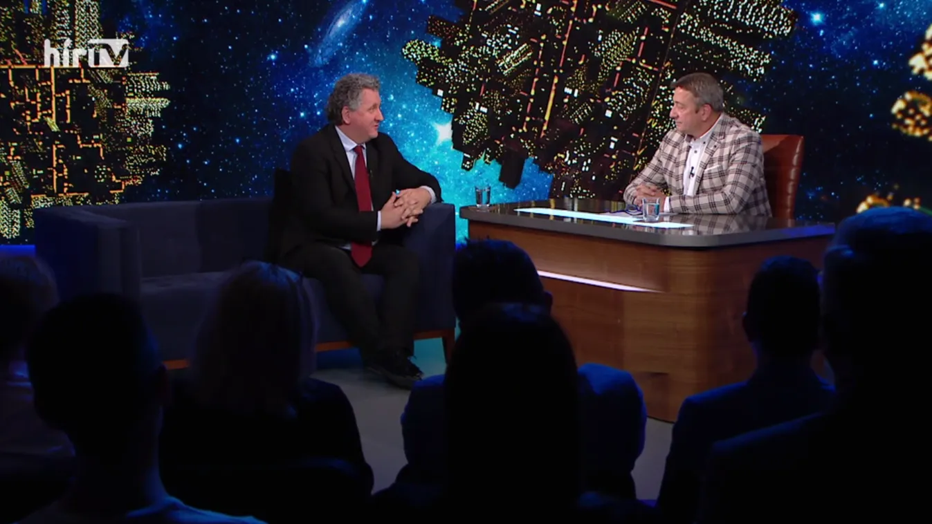 Bayer Show: Ókovács Szilveszter jótékonysági előadással járul hozzá a Notre Dame újraépítéséhez