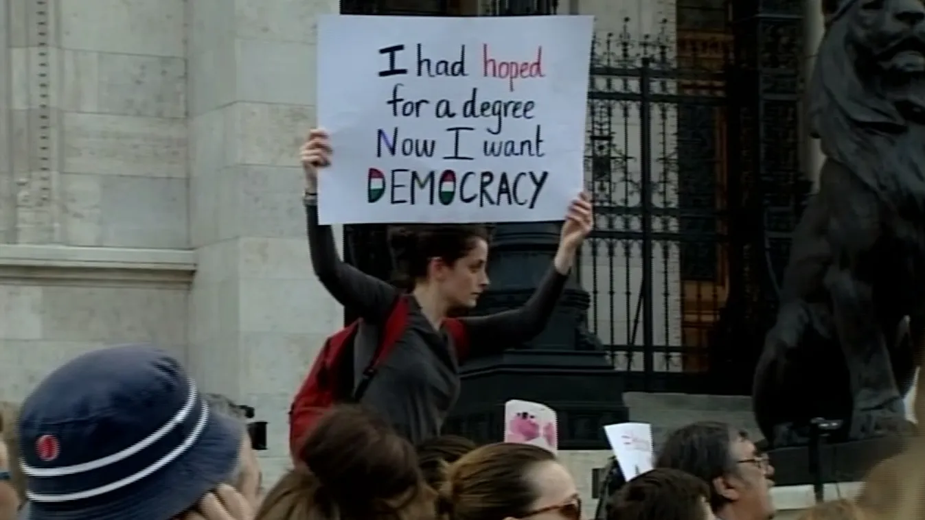 Kétóránként lezárnának egy hidat a lex CEU miatt