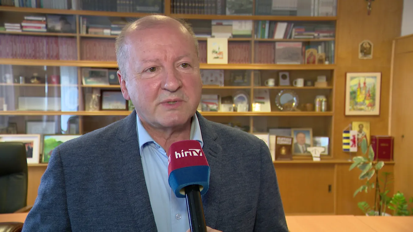 Provokatív kampánnyal célozta meg a katolikus egyházat Barabás Richárd + videó