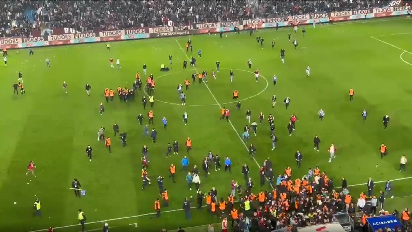 Tömegverekedés tört ki a focipályán Törökországban + videó